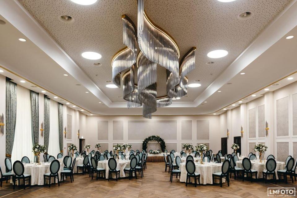 Hotel Dębowy Dwór Ruda Rozaniecka Exterior foto