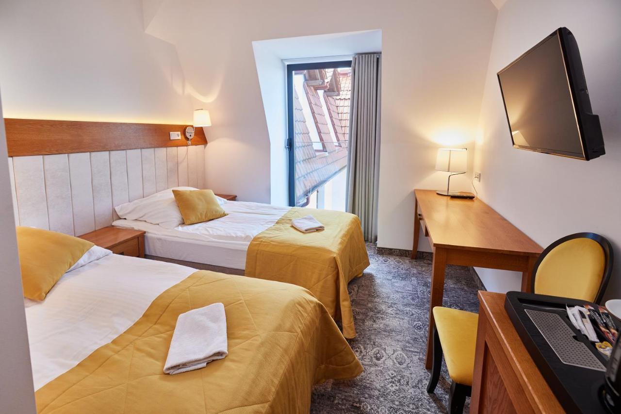 Hotel Dębowy Dwór Ruda Rozaniecka Habitación foto