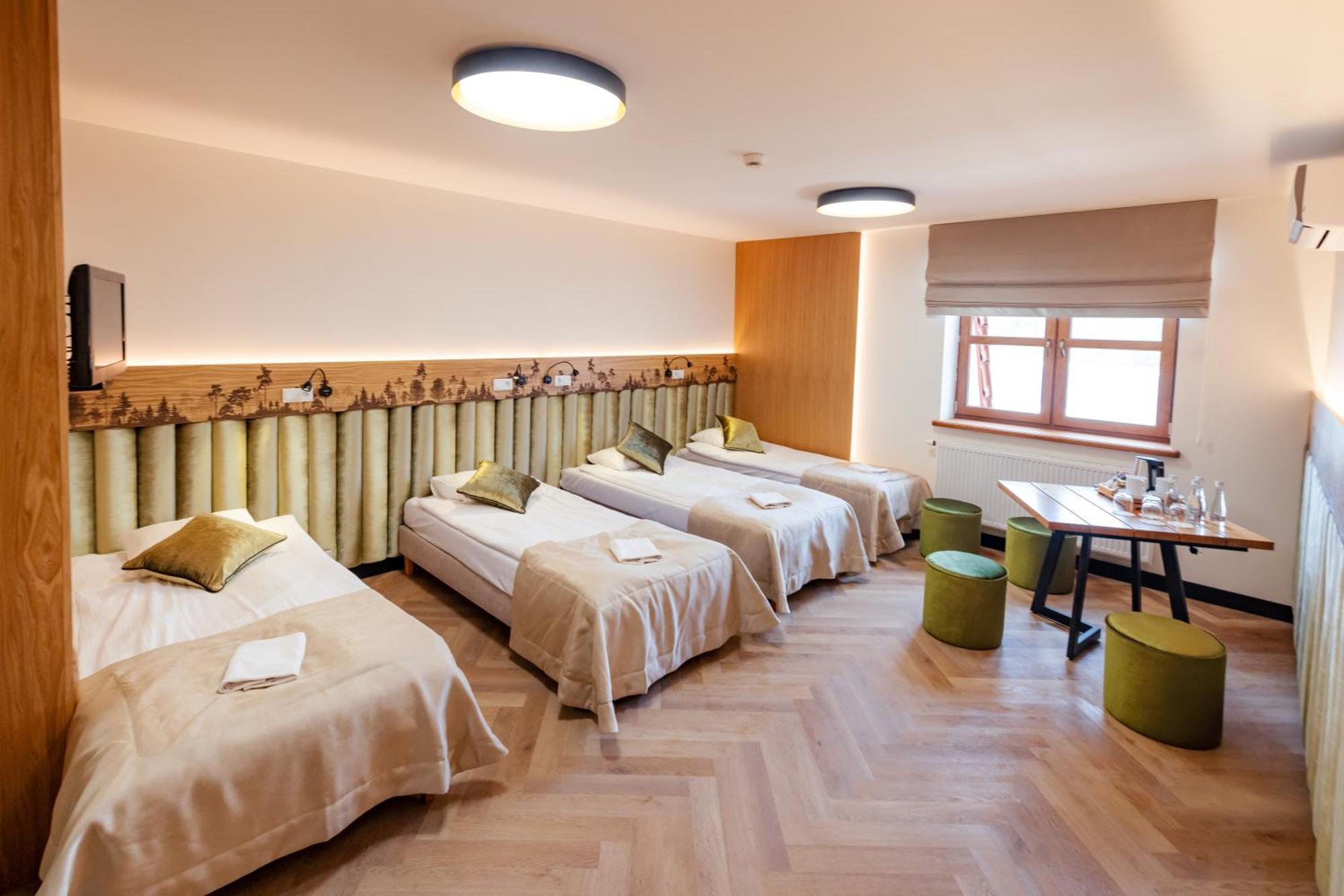 Hotel Dębowy Dwór Ruda Rozaniecka Exterior foto