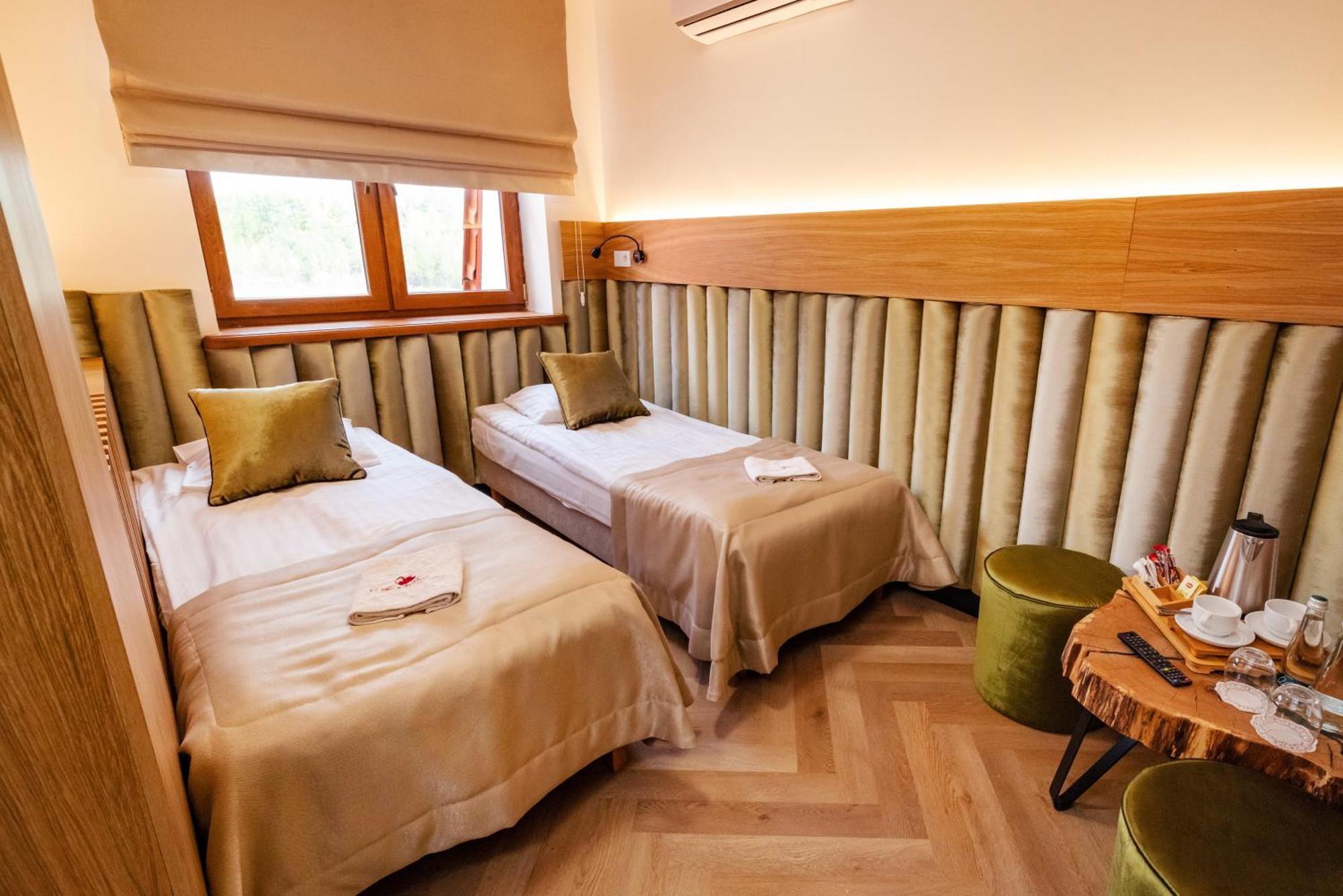 Hotel Dębowy Dwór Ruda Rozaniecka Exterior foto